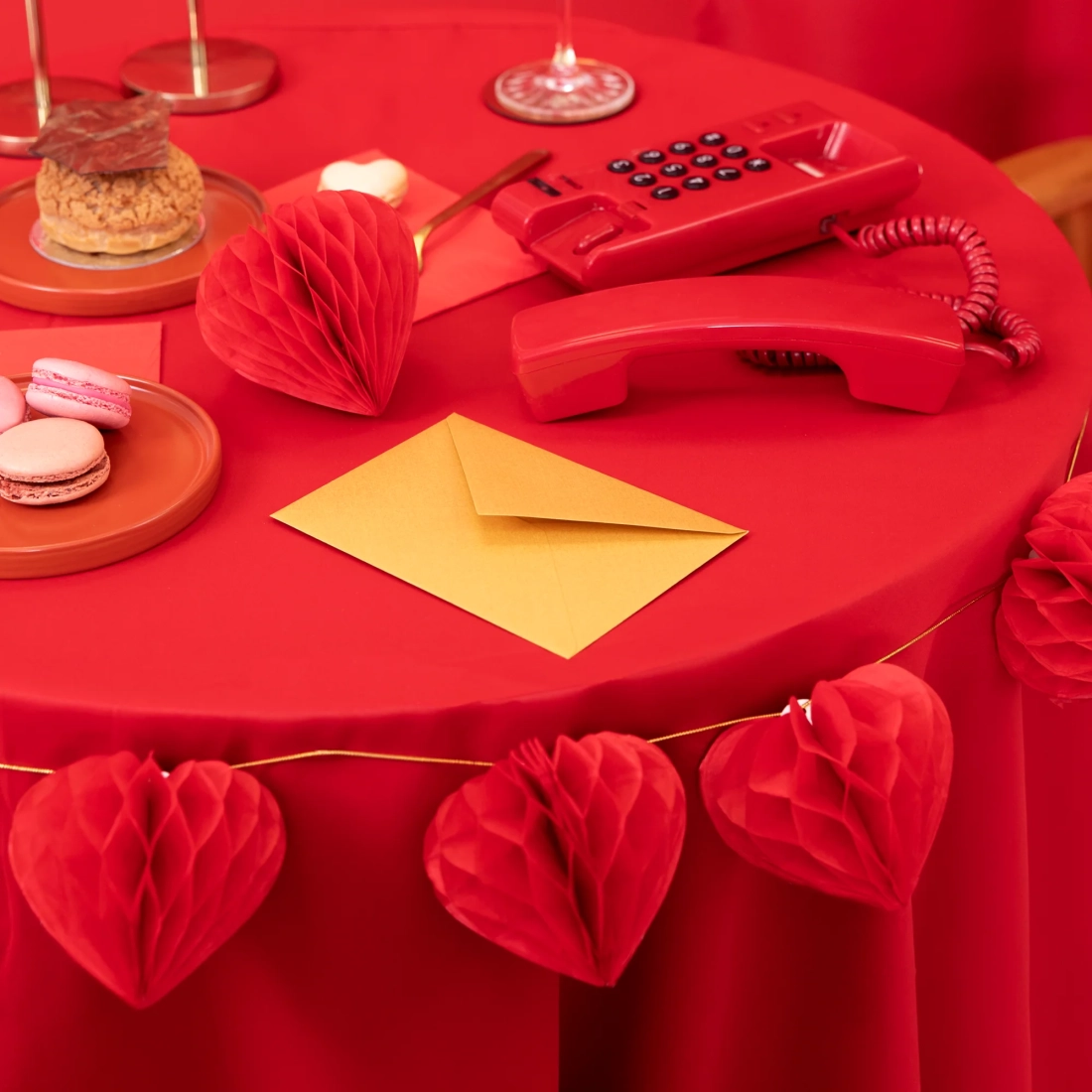 Ghirlandă suspendată cu inimi honeycomb roșii 150 cm