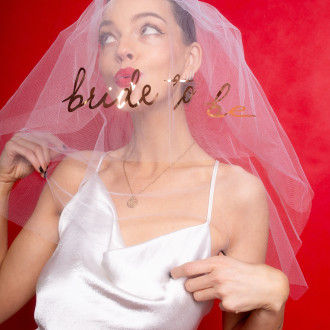 Voal alb pentru petrecerea burlăcițelor Bride to be
