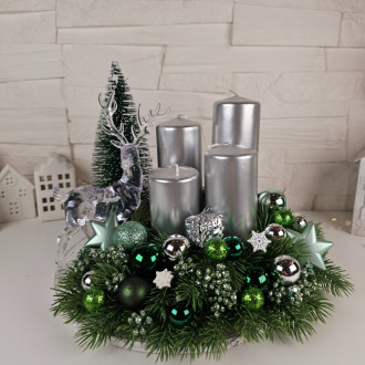 Adventný veniec 25 cm - zelený s elegantným sobom