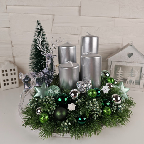 Adventný veniec 25 cm - zelený s elegantným sobom