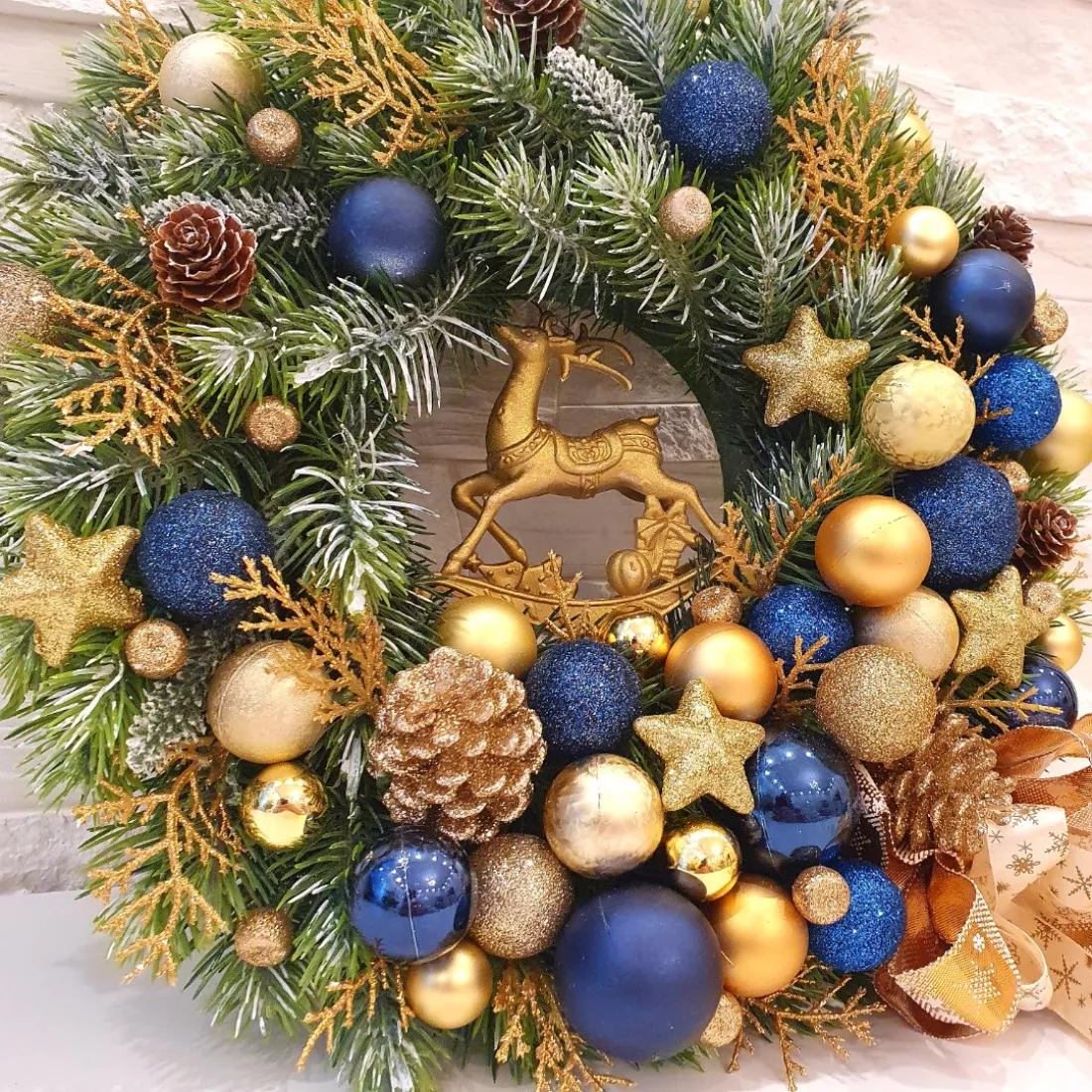 Adventný veniec, modrý 35 cm