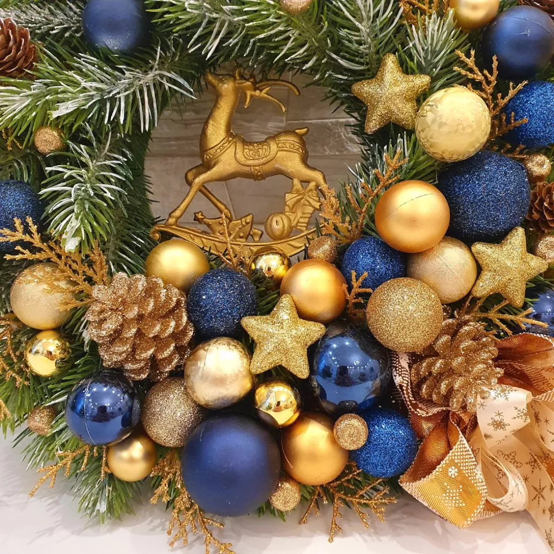 Adventný veniec, modrý 35 cm