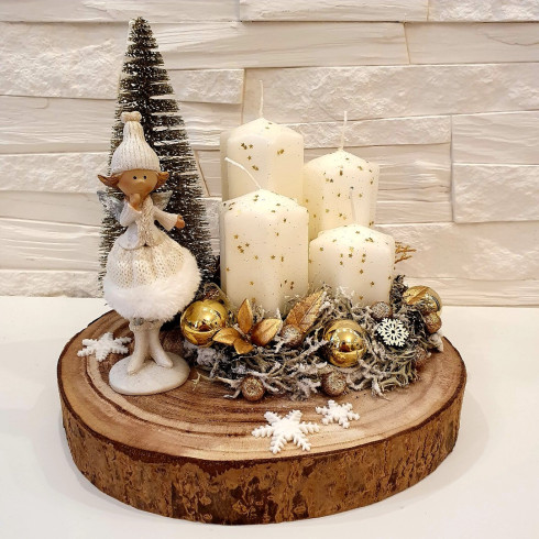 Adventný veniec na drevenom pláte s anjelikom - cca 25 cm