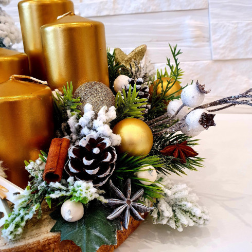 Adventný veniec na drevenom pláte - zlatý 27 cm