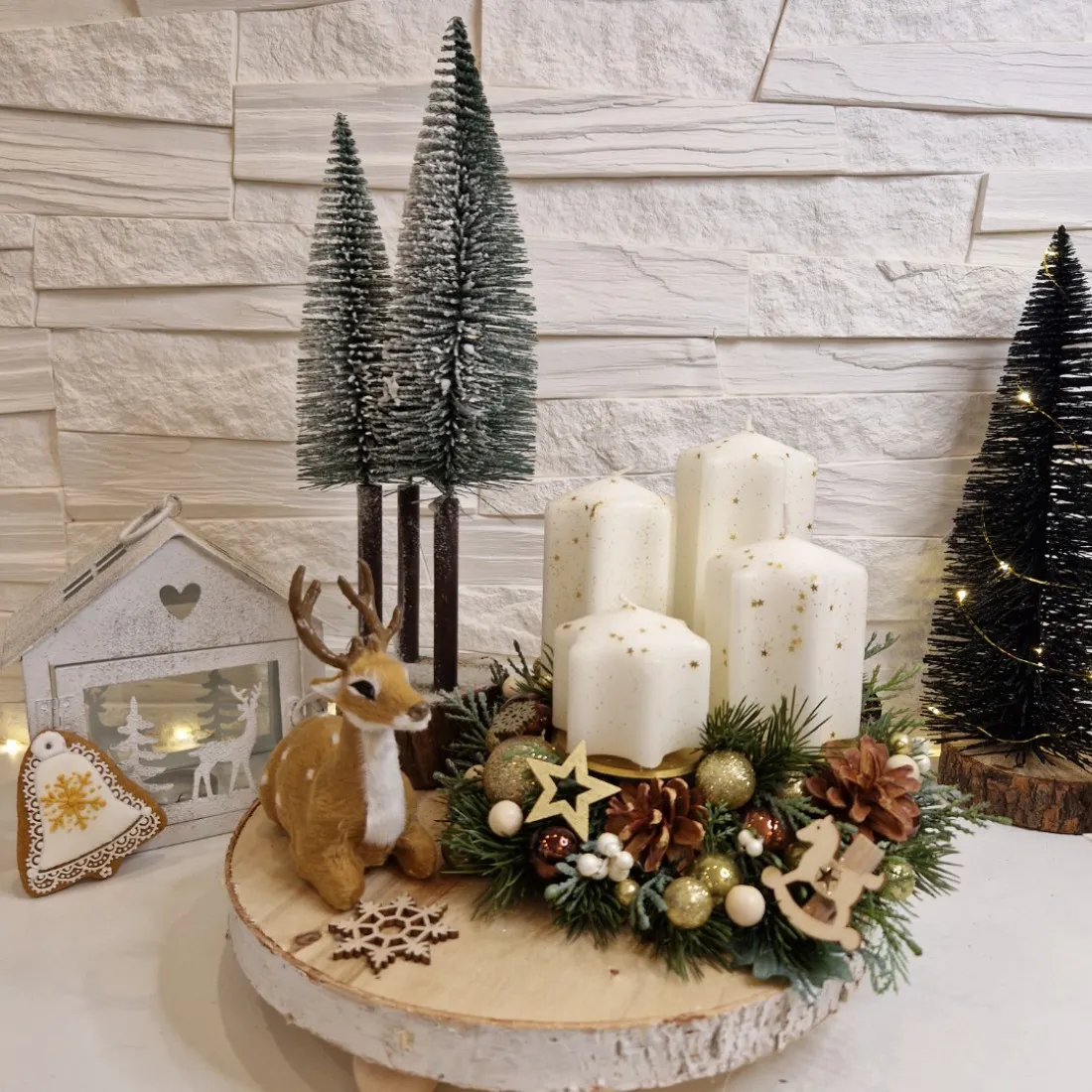 Adventní věnec na dřevěném podkladu - přírodní 28 cm