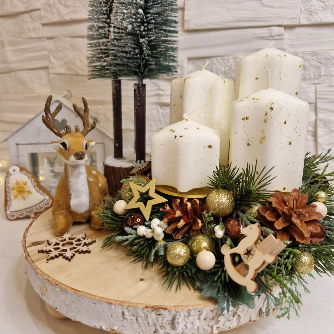 Adventní věnec na dřevěném podkladu - přírodní 28 cm