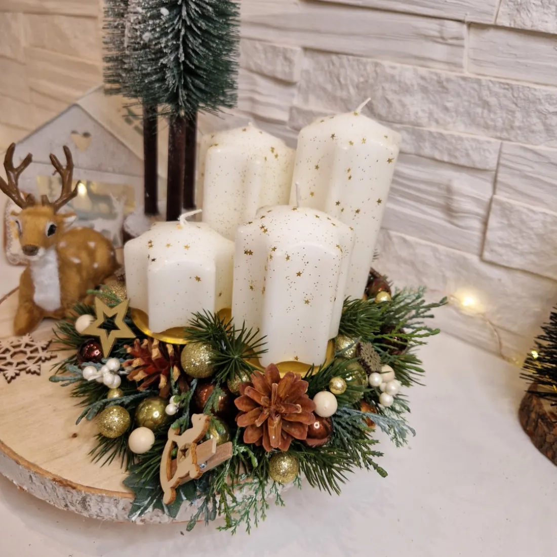 Adventní věnec na dřevěném podkladu - přírodní 28 cm