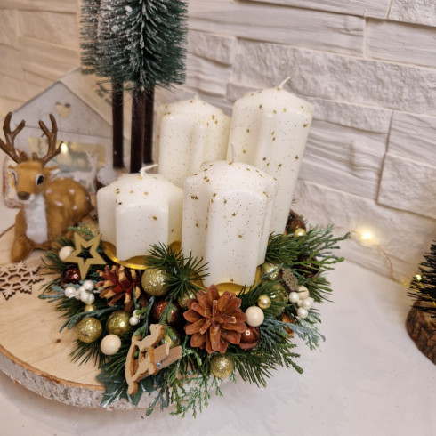 Adventní věnec na dřevěném podkladu - přírodní 28 cm