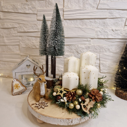 Adventní věnec na dřevěném podkladu - přírodní 28 cm