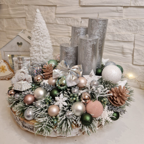 Adventní věnec na dřevěném podkladu - stříbrný 30 cm