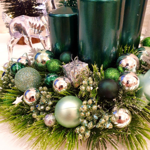 Adventní věnec na dřevěném podkladu, zelený 25 cm