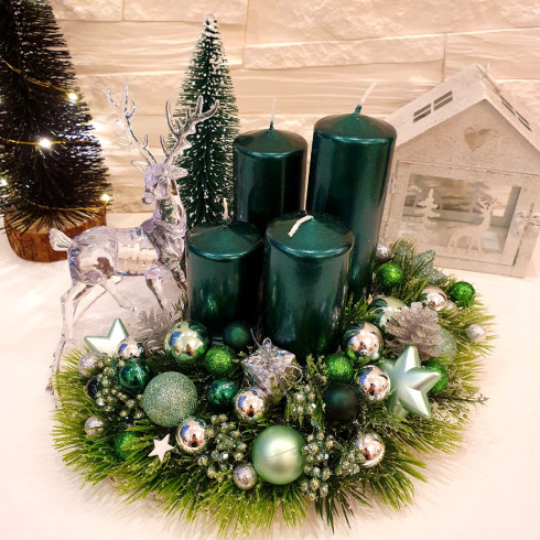 Adventní věnec na dřevěném podkladu, zelený 25 cm