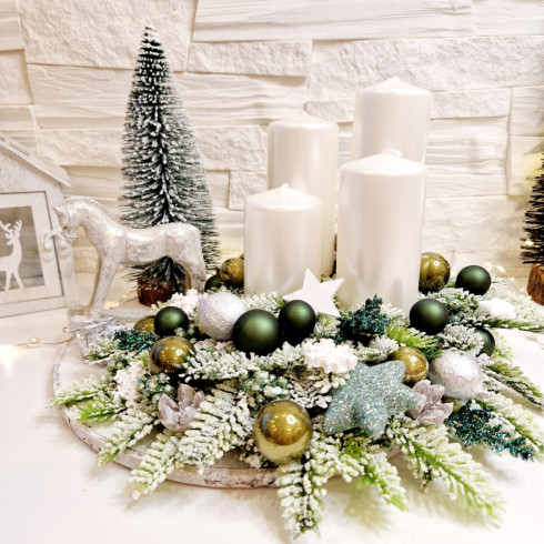 Adventný veniec na drevenom podklade - zelený 27 cm