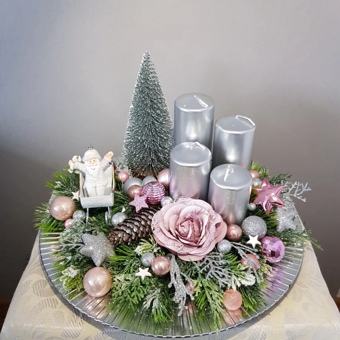 Adventní věnec na podnosu - stříbrno růžový, 31 cm
