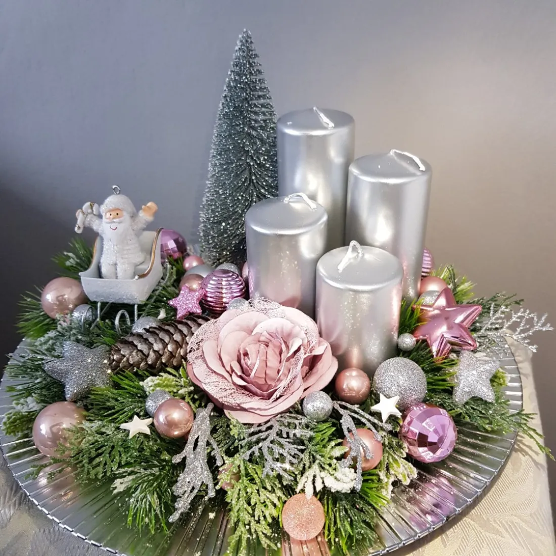 Adventní věnec na podnosu - stříbrno růžový, 31 cm