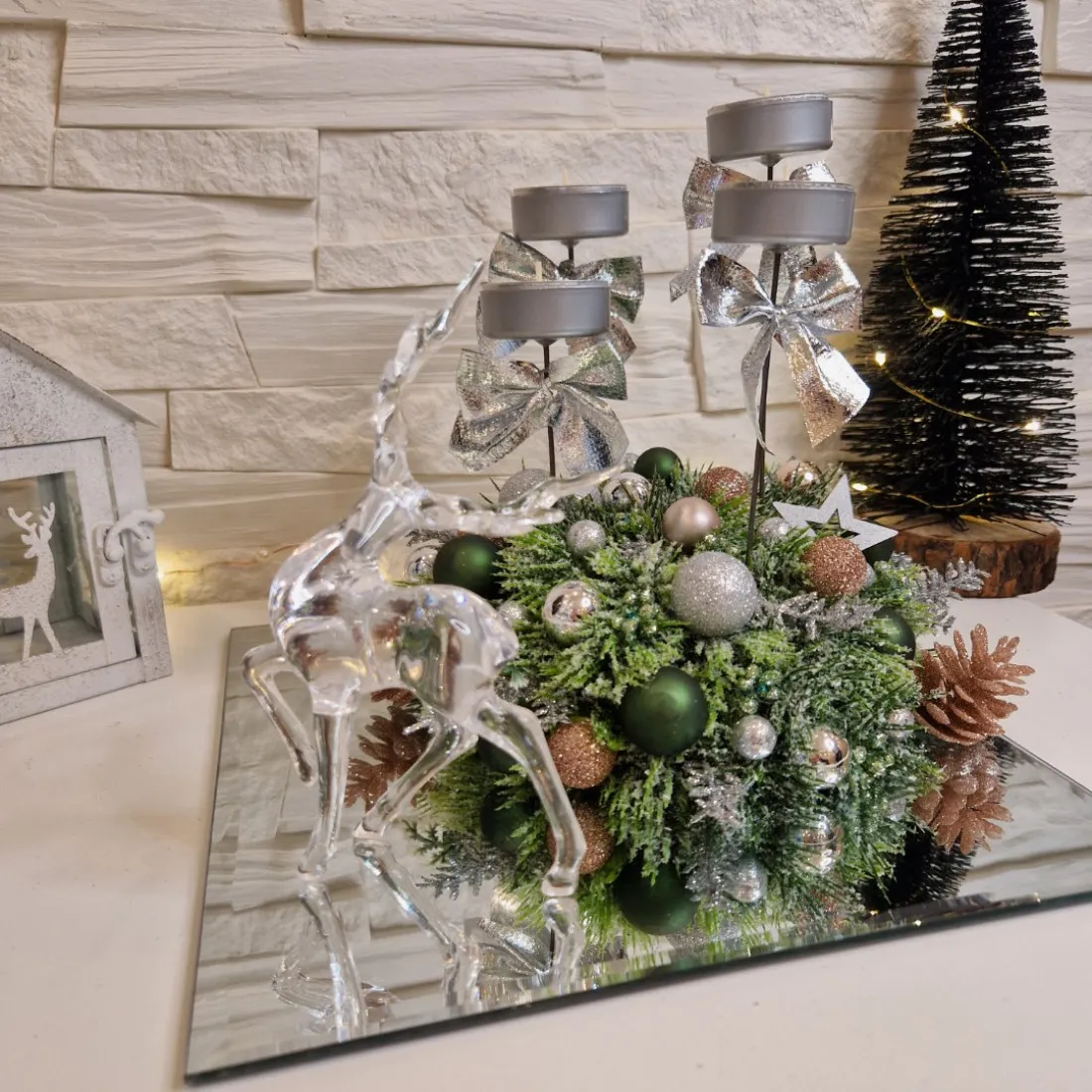 Adventní věnec na zrcadlovém podnosu - stříbrný 25 cm