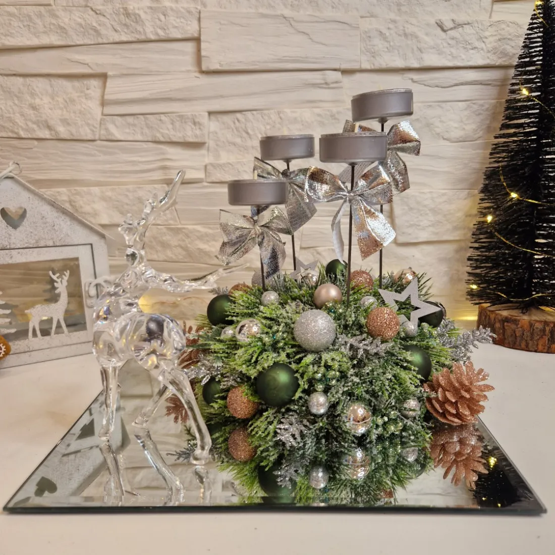 Adventní věnec na zrcadlovém podnosu - stříbrný 25 cm