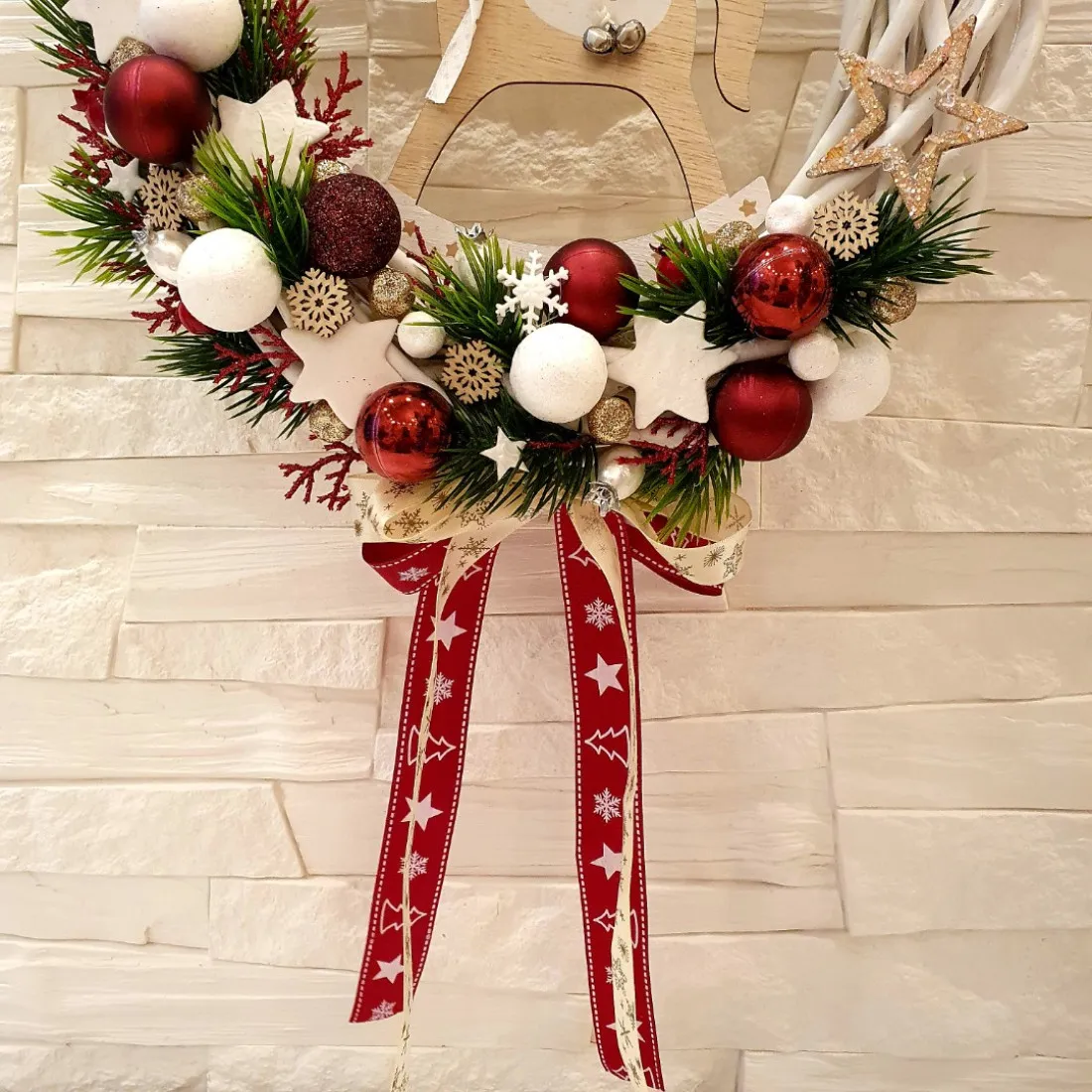 Adventní věnec na dveře s koníkem, červený 28 cm