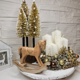 Adventný veniec s koníkom, zlatý  - 25 cm