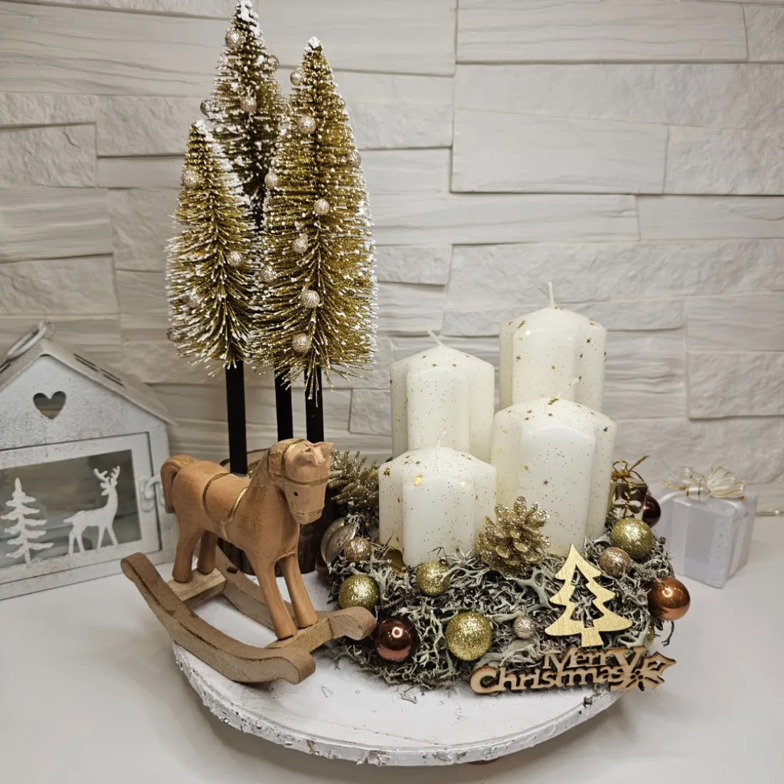 Adventní věnec s koněm, zlatý - 25 cm