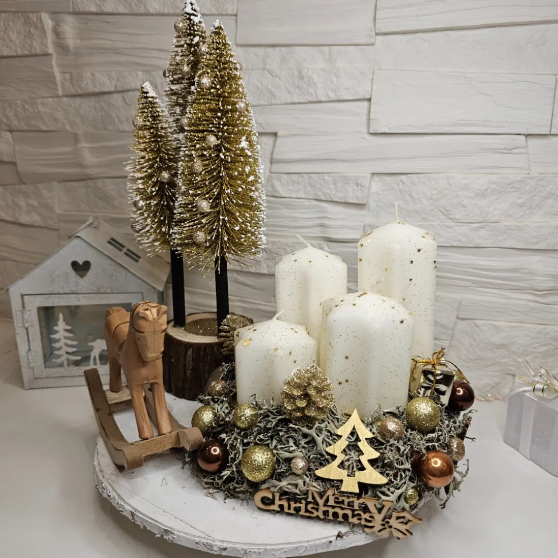 Adventní věnec s koněm, zlatý - 25 cm