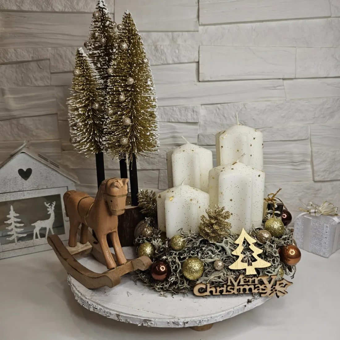 Adventní věnec s koněm, zlatý - 25 cm