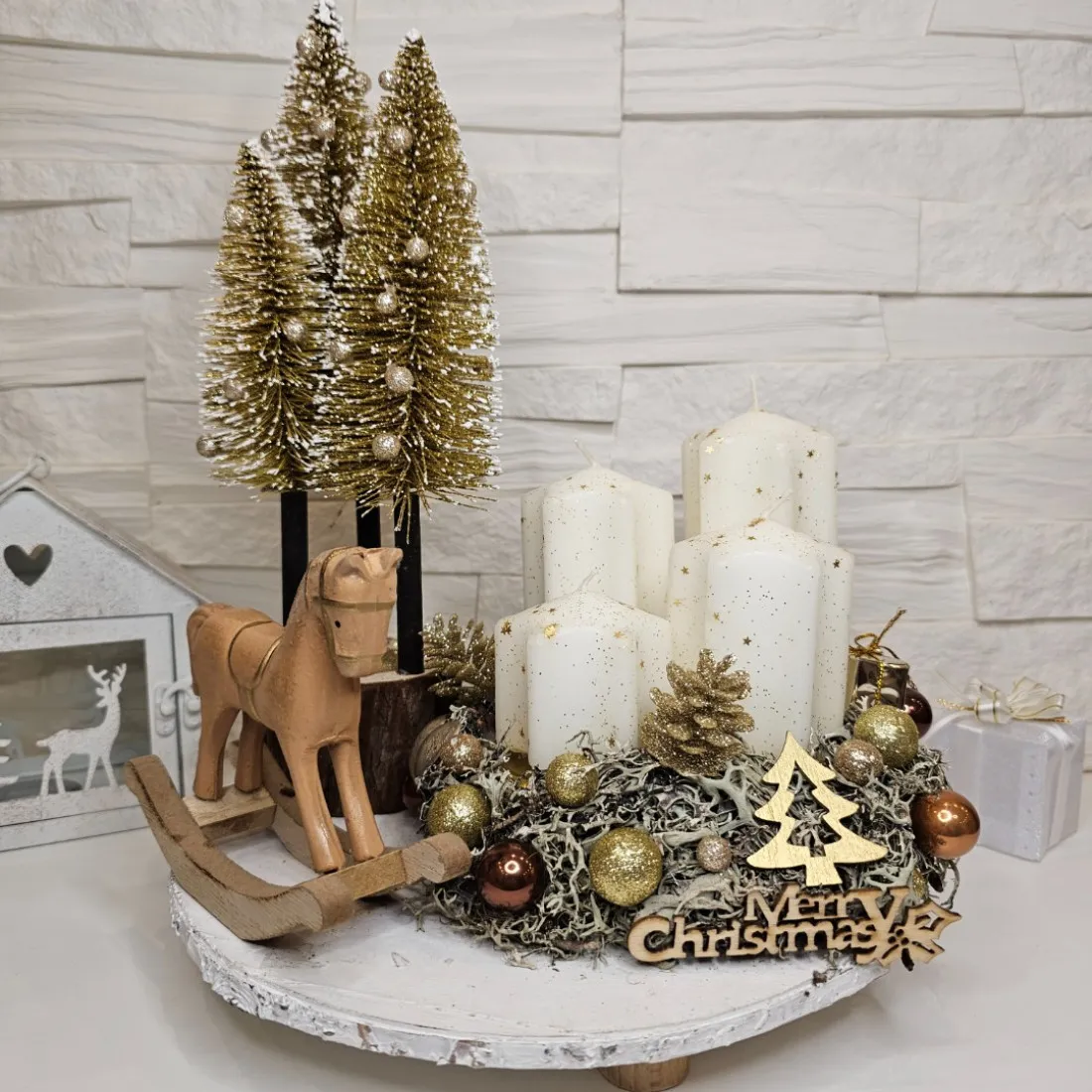 Adventní věnec s koněm, zlatý - 25 cm