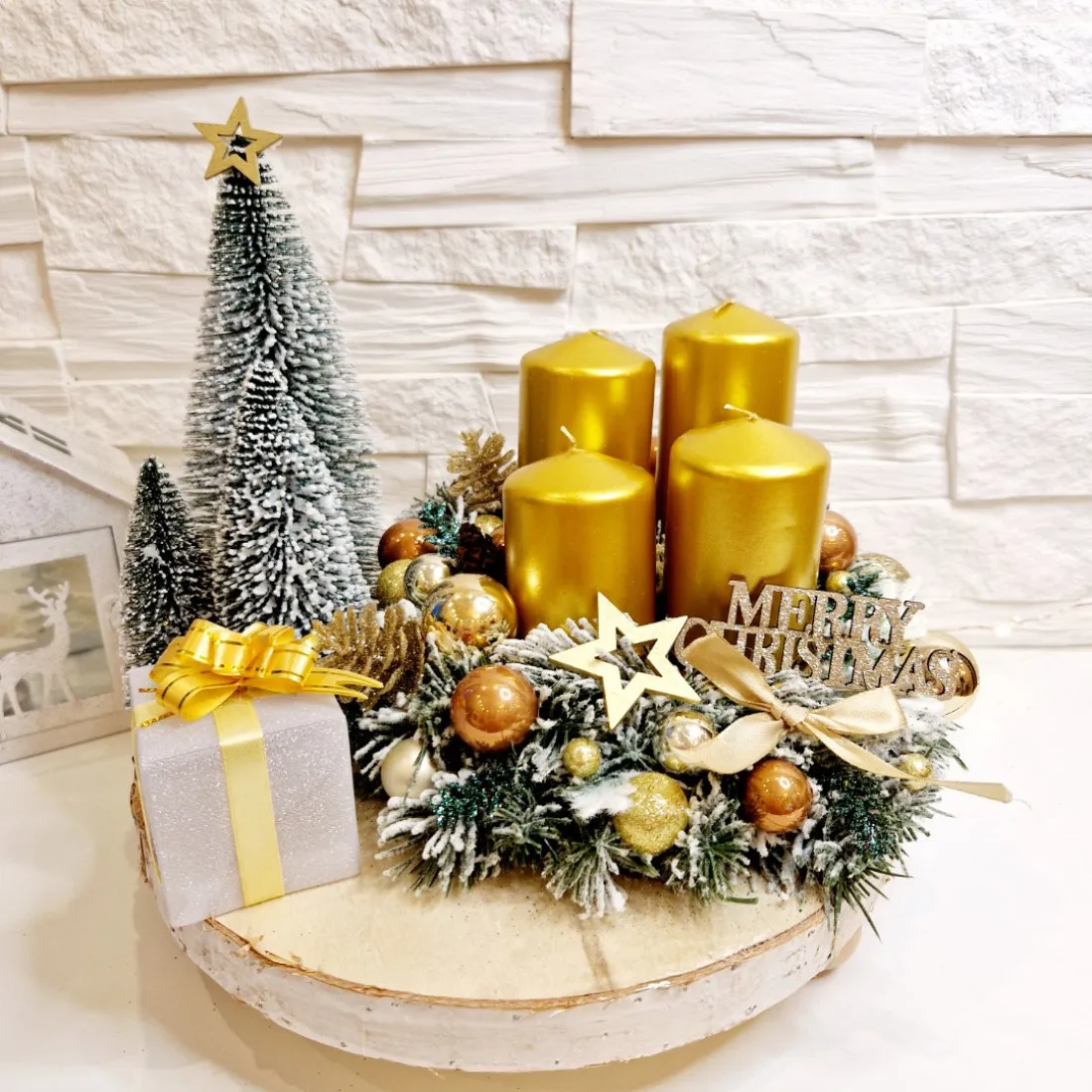 Adventní věnec s LED dárkem - zlatý 25 cm