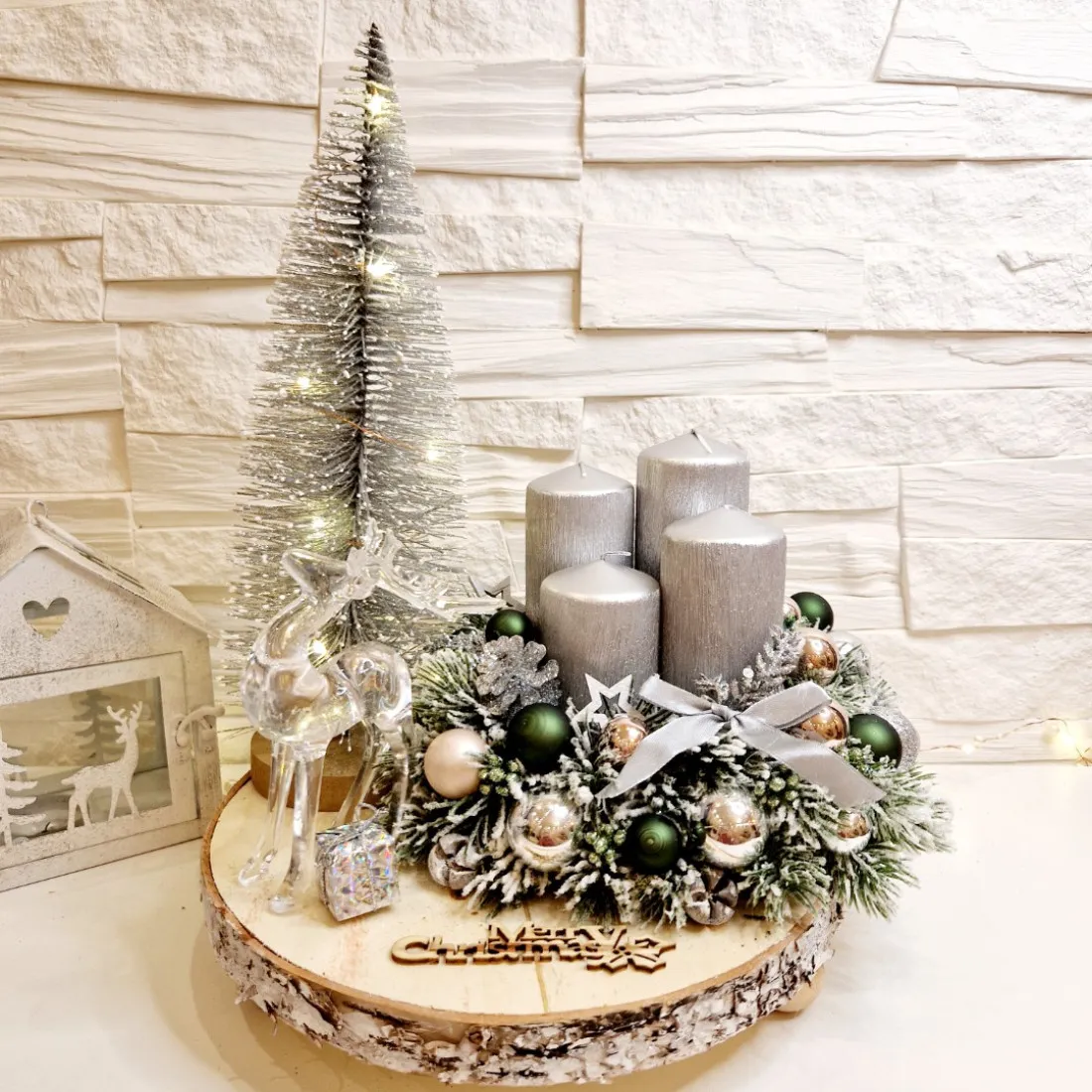 Adventný veniec s LED stromčekom - strieborný 30 cm