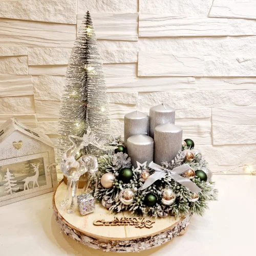 Adventný veniec s LED stromčekom - strieborný 30 cm