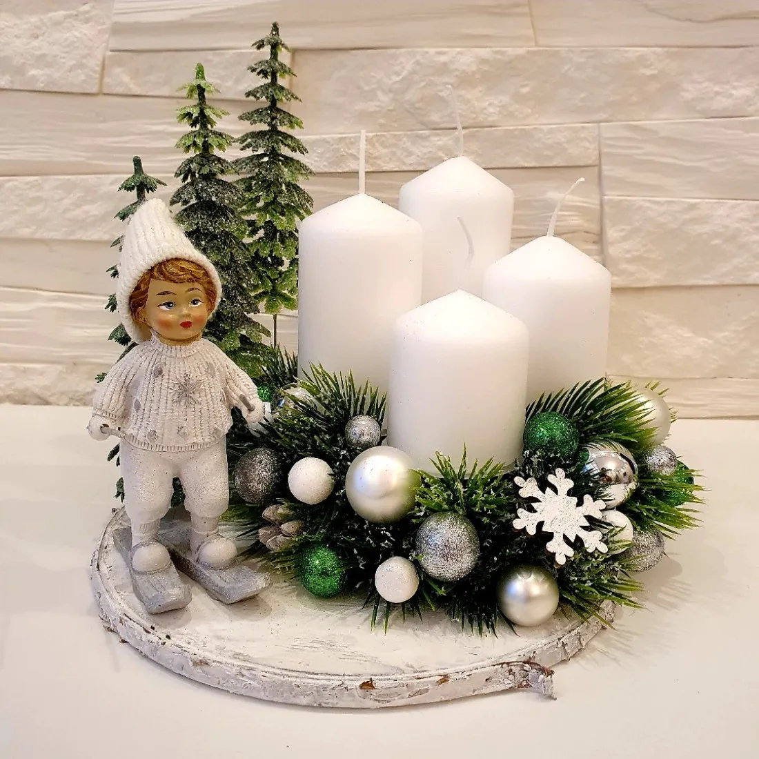 Adventní věnec s lyžařem 20,5 cm