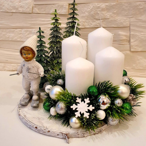 Adventní věnec s lyžařem 20,5 cm