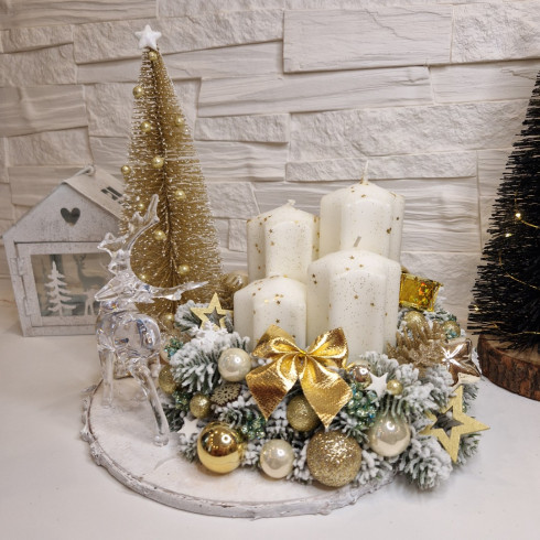 Adventný veniec so sobom a LED stromčekom, zlatý  - 30 cm