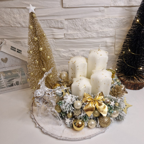 Adventný veniec so sobom a LED stromčekom, zlatý  - 30 cm