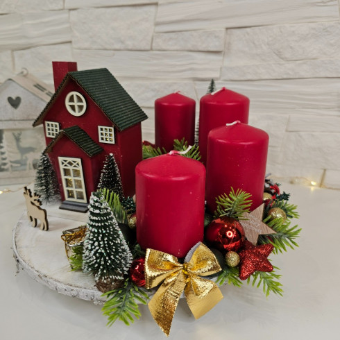 Adventný veniec so svietiacim domčekom, 25 cm