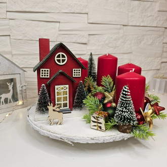 Adventný veniec so svietiacim domčekom, 25 cm