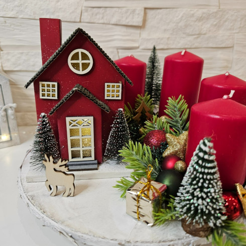 Adventný veniec so svietiacim domčekom, 25 cm