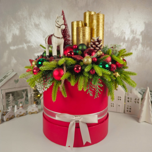 Adventní věnec v boxu s houpacím koníkem 37 cm - červený