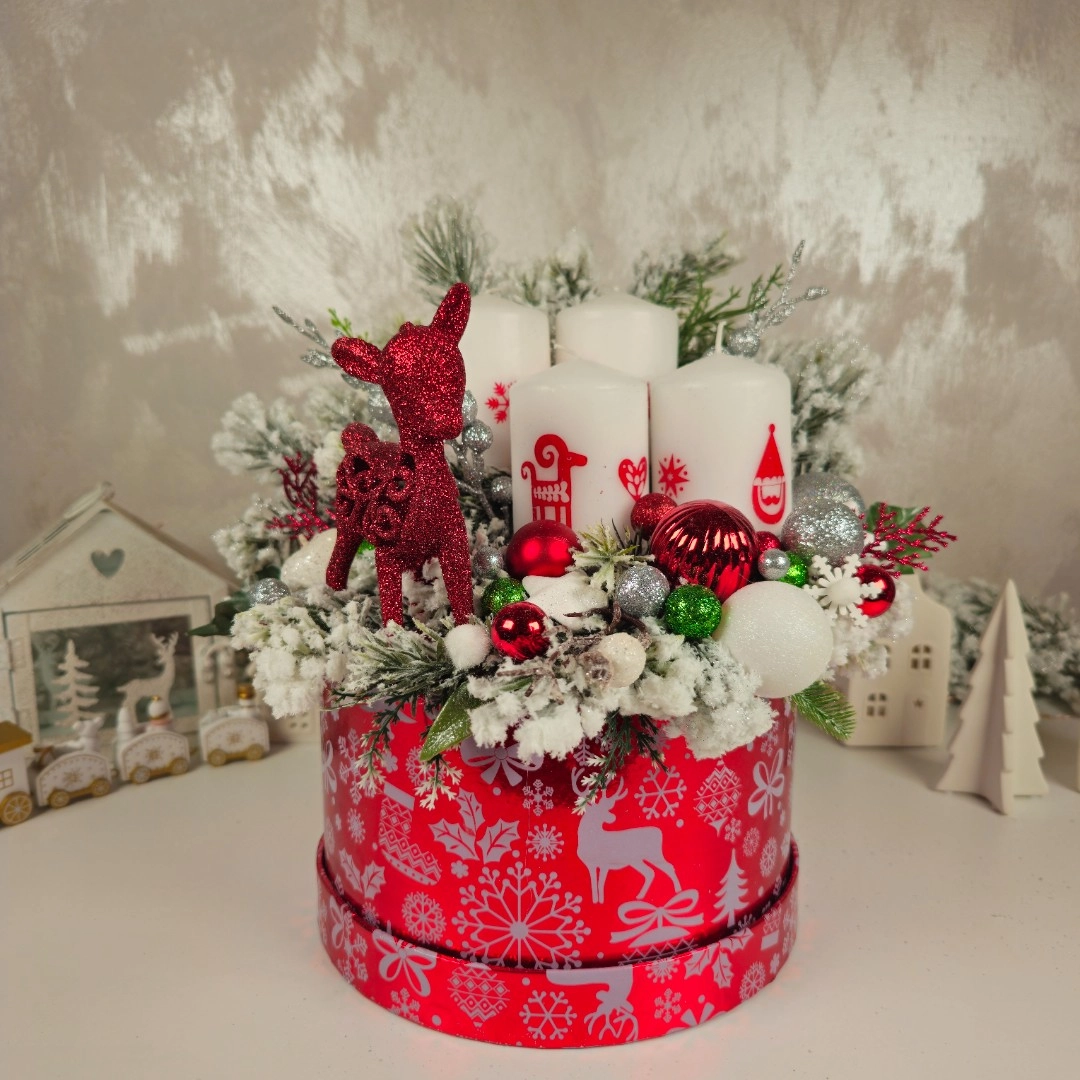 Adventný veniec v boxe so sobom - červený