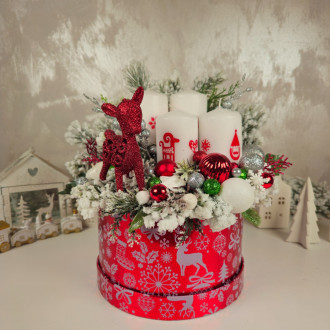 Adventný veniec v boxe so sobom - červený