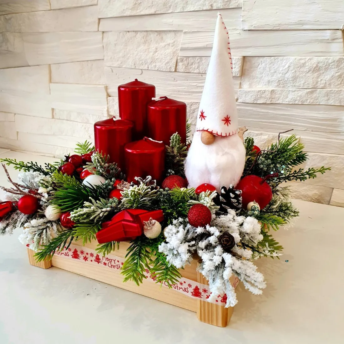 Adventní věnec v dřevěné bedničce - 24 x 22 cm