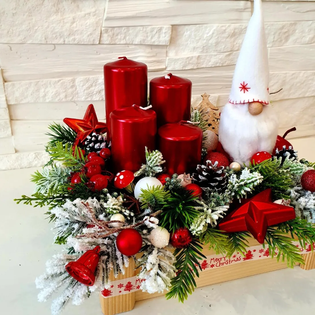 Adventní věnec v dřevěné bedničce - 24 x 22 cm