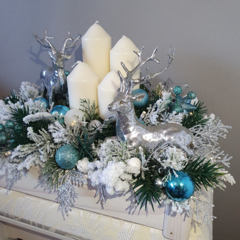 Adventný veniec v drevenej debničke s LED osvetlením - modrý 34 cm