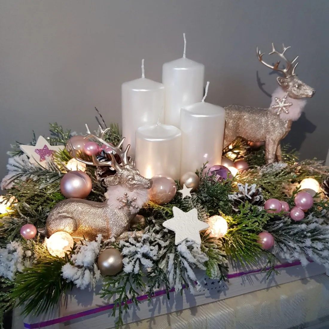 Adventný veniec v drevenej debničke s LED osvetlením - ružový 36 cm