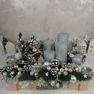 Adventný veniec v drevenej debničke s LED osvetlením - strieborný 30 cm