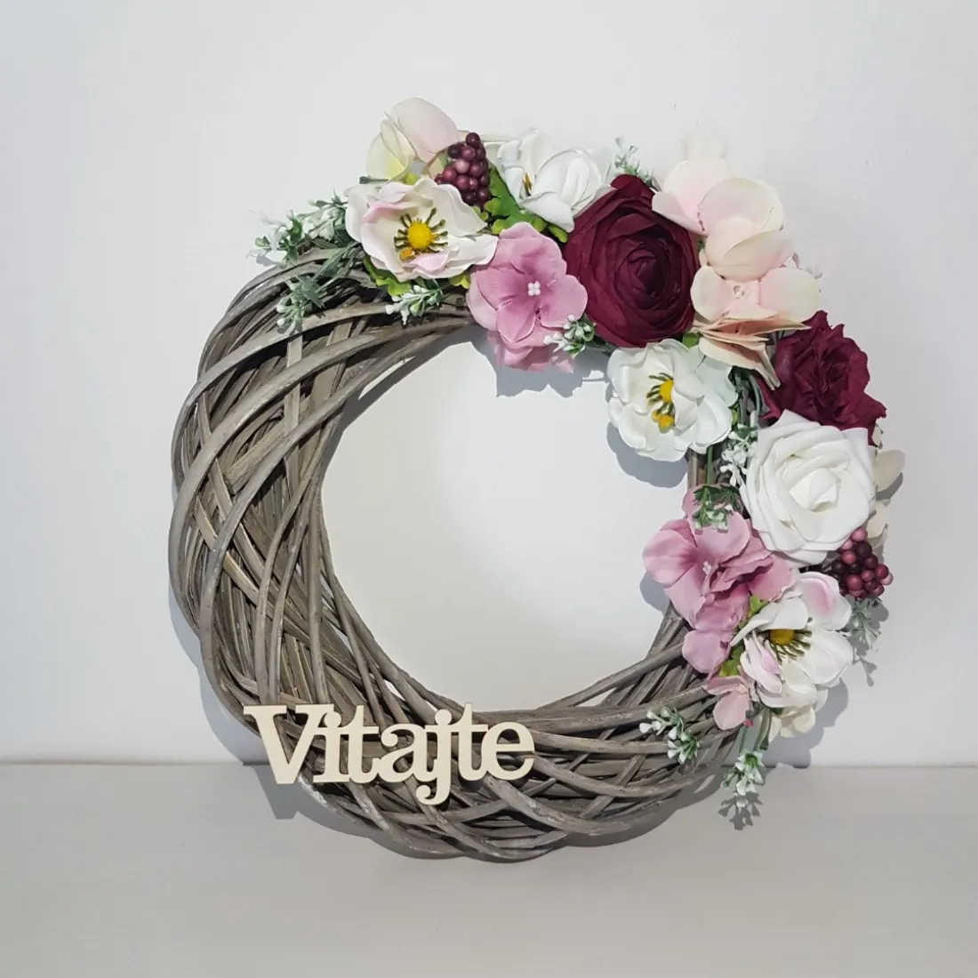 Celoroční květinový věnec na dveře - 30 cm