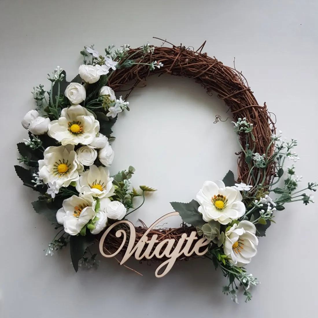 Celoročný kvetinový veniec na dvere - 34 cm 