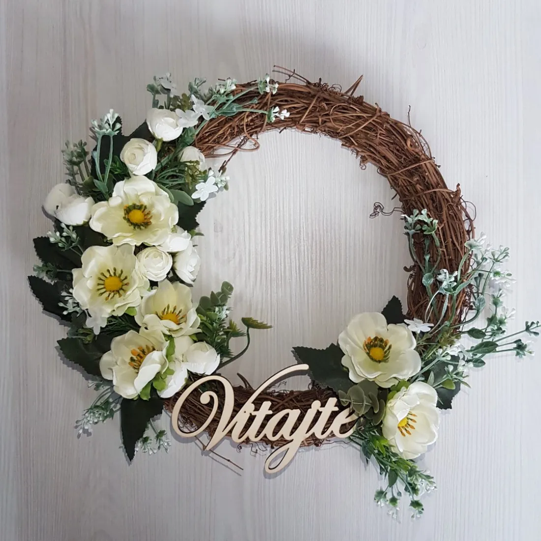 Celoročný kvetinový veniec na dvere - 34 cm 