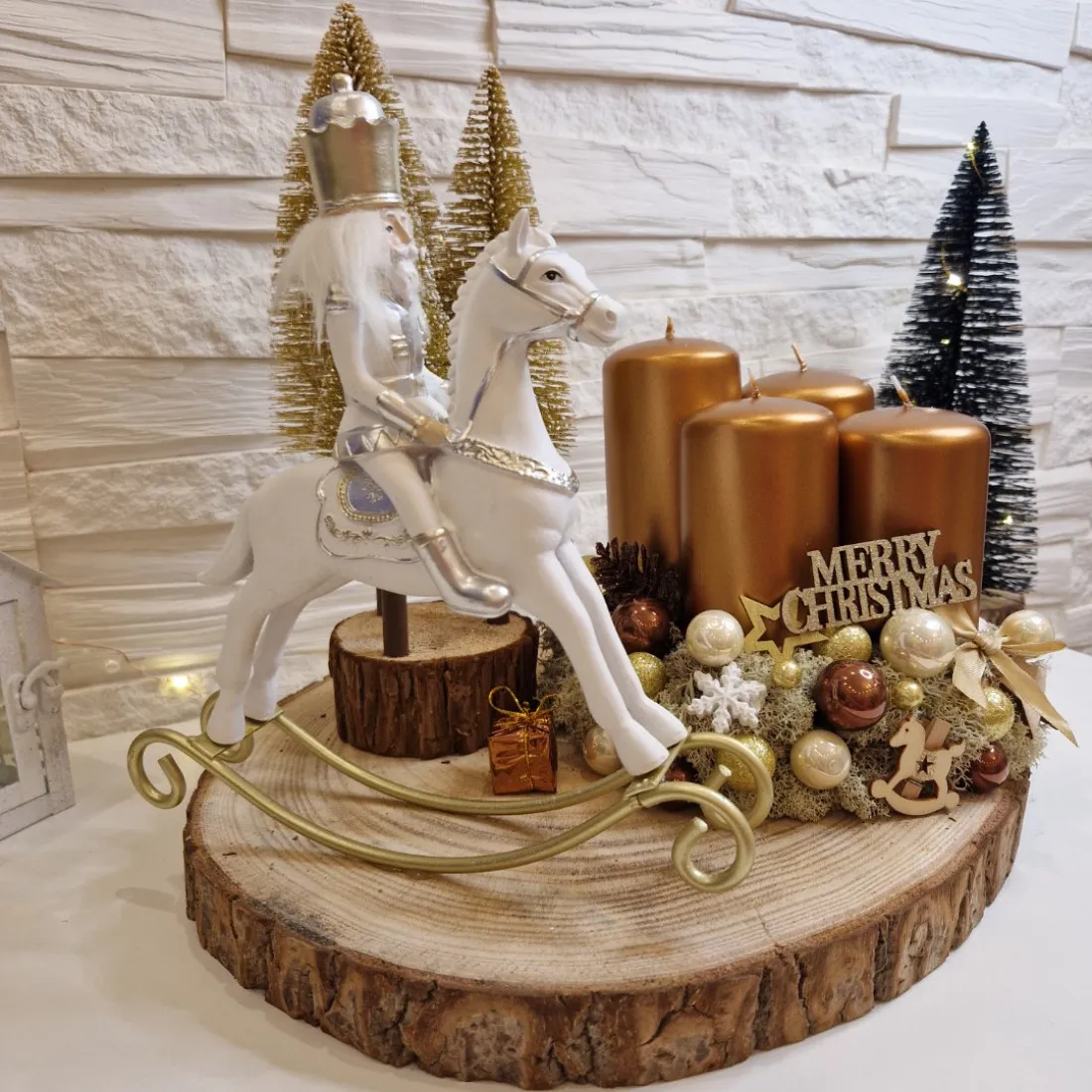 Luxusný adventný veniec Luskáčik na hojdacom koníku - hnedý - XL, 35 cm