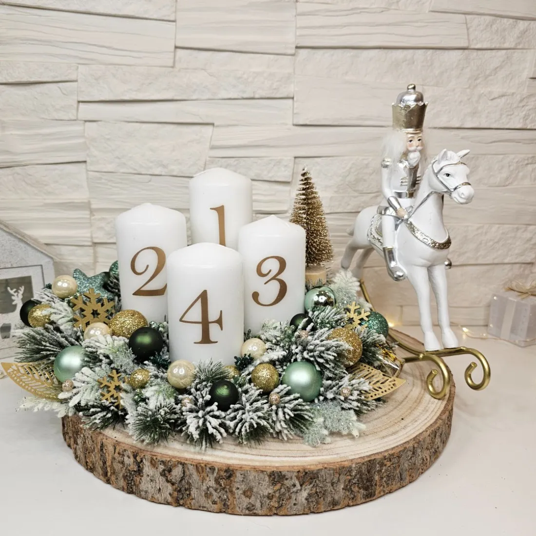 Luxusný adventný veniec s luskáčikom - 37 cm